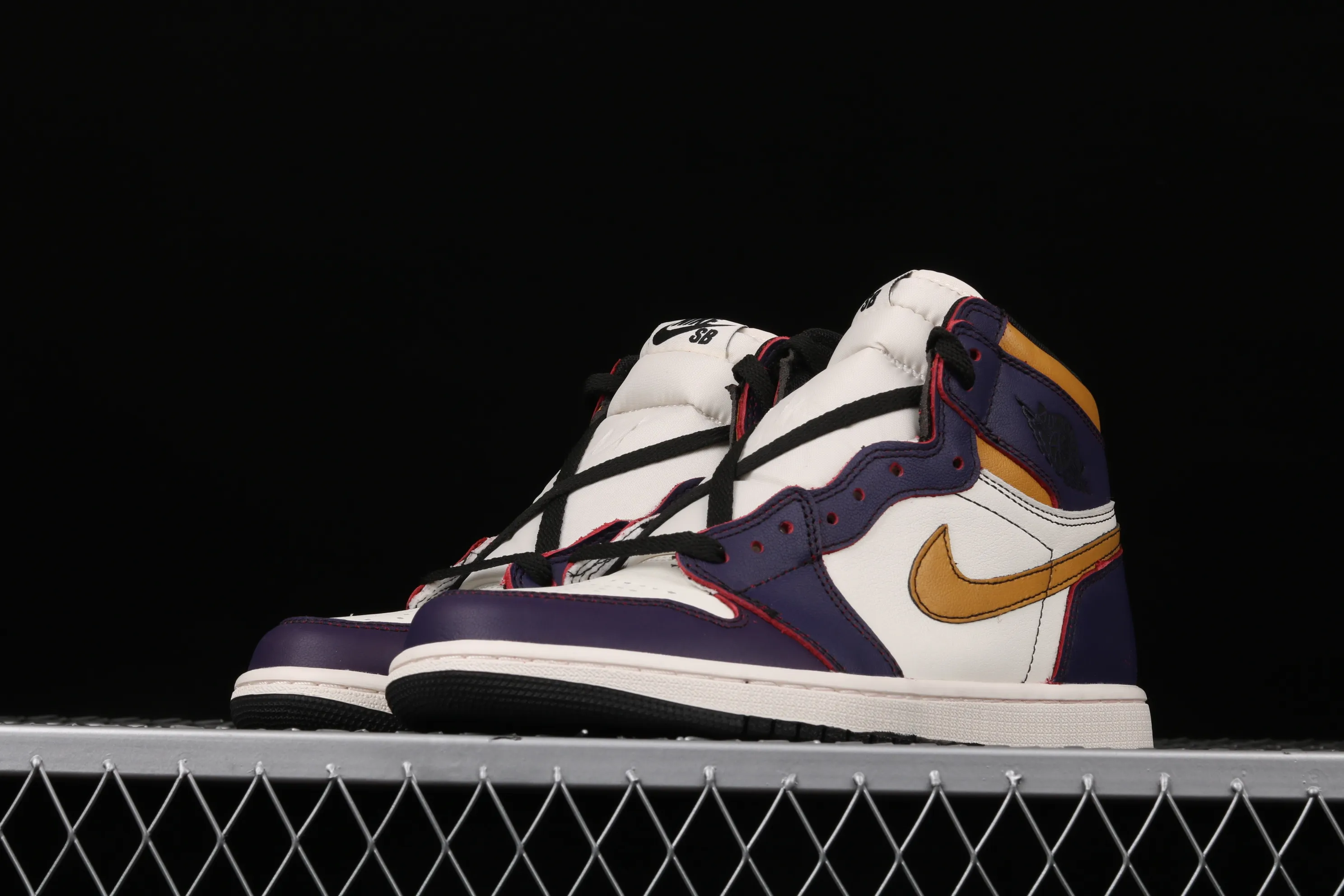 All categories Air Jordan Jordan series basketball shoes Air Jordan 1 High Air Jordan 1 Retro High OG x Nike SB AJ1 cooperation model white purple gold CD6578-507
